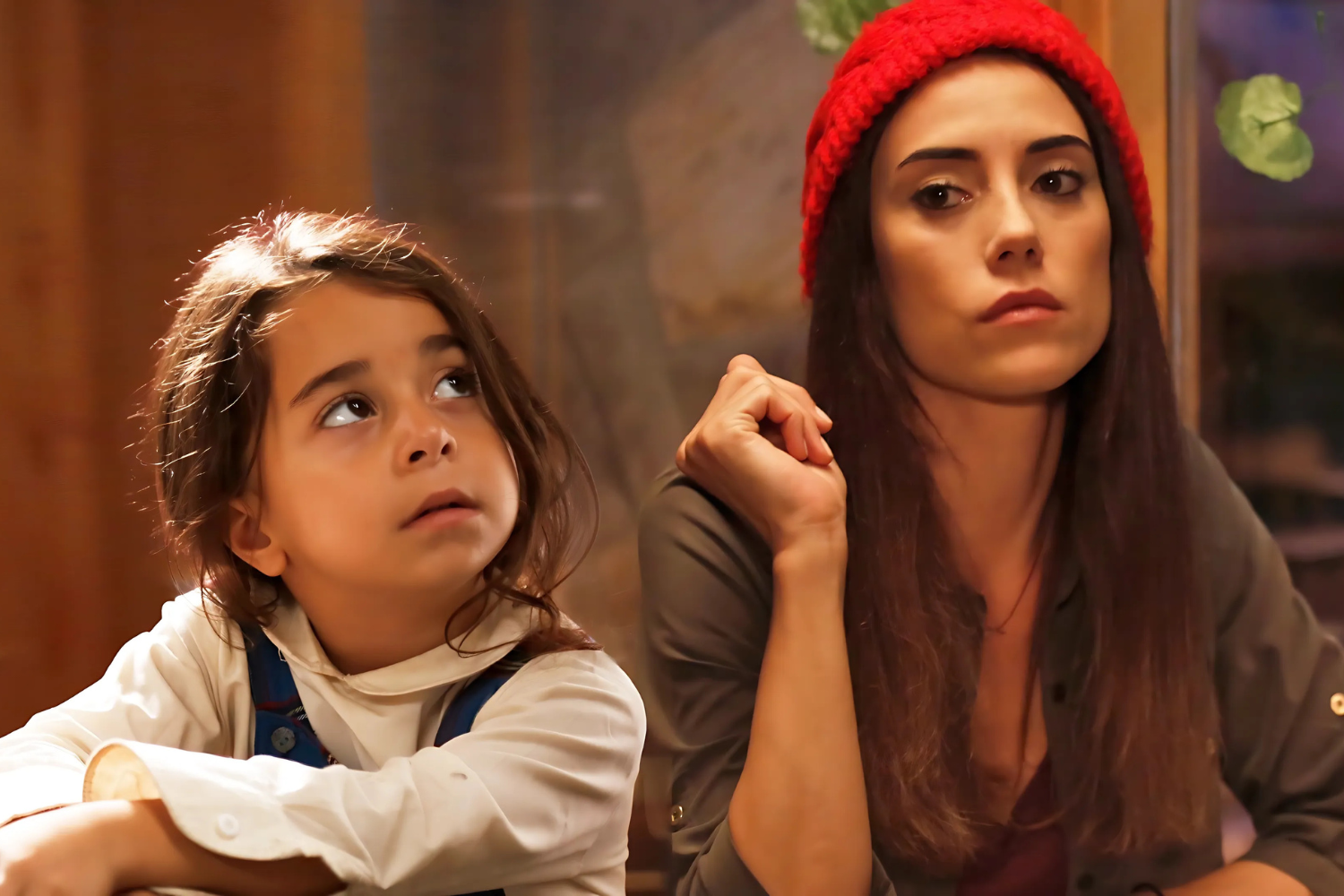 SIC mantém aposta firme no fenómeno das novelas turcas: 'Mãe' e 'Amor Eterno' lideram audiências