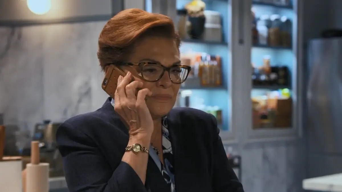 ‘A Promessa’: Isaura é acusada injustamente e decide abandonar o palacete