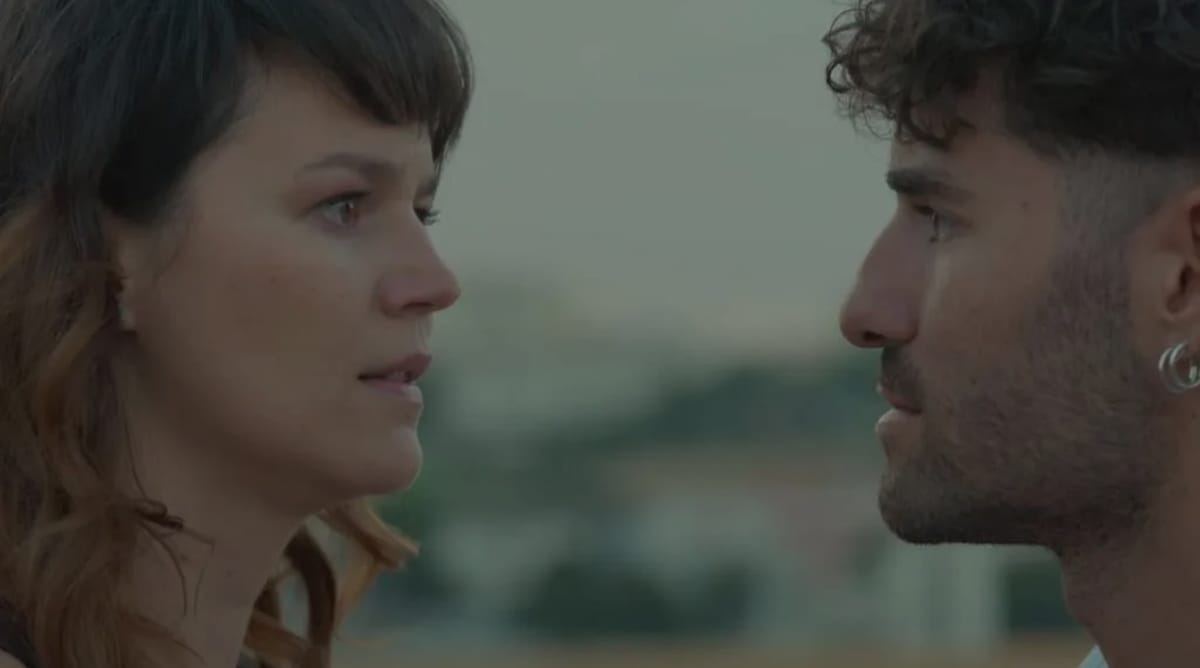 'Amor à Prova': Cris evita falar no casamento após acidente de Sara