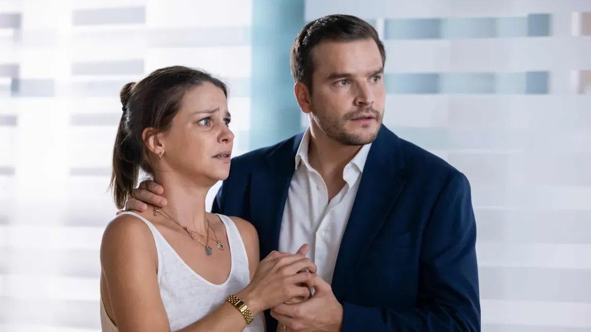 Tomás coloca plano em prática contra Alice na novela Amor à Prova
