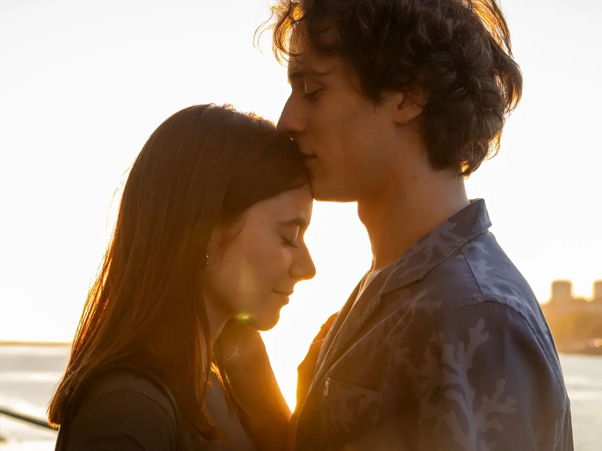 Lia e Afonso envolvem-se romanticamente na novela Vitória da SIC