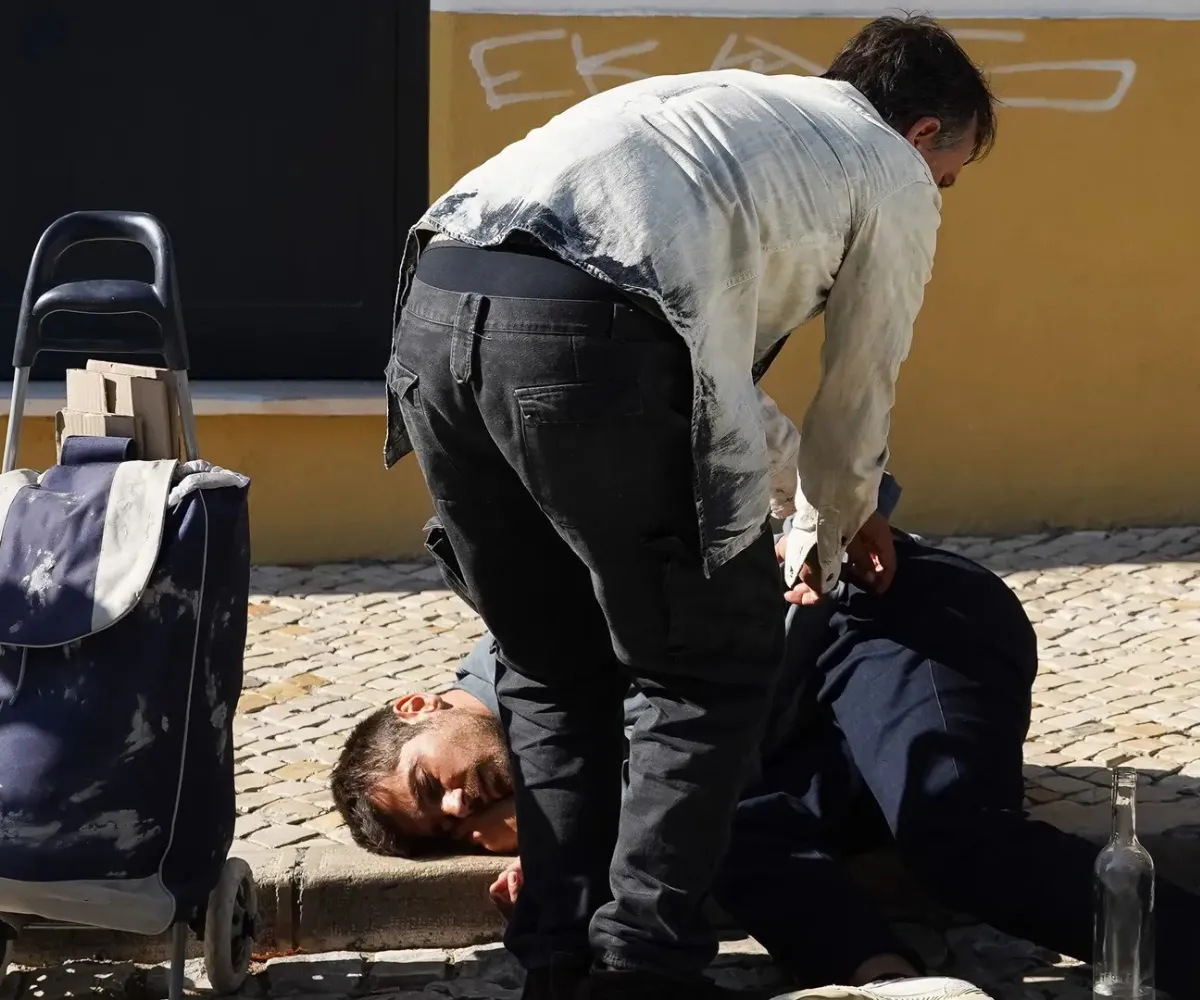 Resumo do Episódio de A Promessa (SIC) - 30 de Outubro: Tomás é assaltado na rua