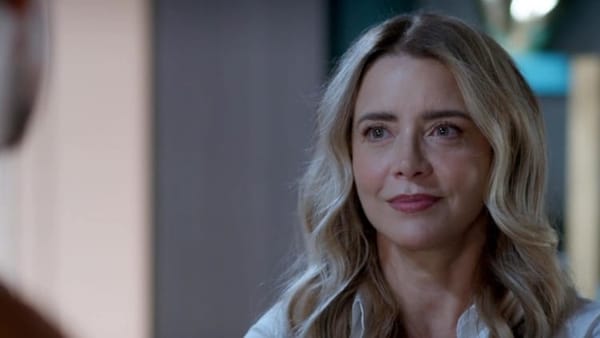 Cacau. Após discussão com Simone, Regina perde o bebé