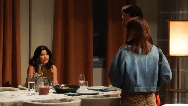 Isabel manipula Lia após João sair de casa em ‘Vitória’