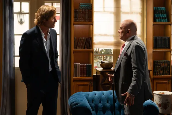 Vitória: Henrique ameaça Manuel com uma arma