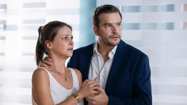 Tomás coloca plano em prática contra Alice na novela Amor à Prova