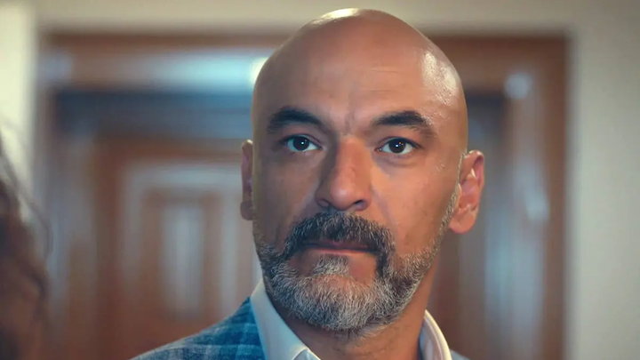 Em Melek, Alpay é Traído por Funda e Perde Plano de Fuga para a Alemanha