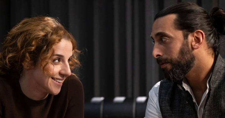 Margarida declara-se a Sanjay e beija-o em A Protegida